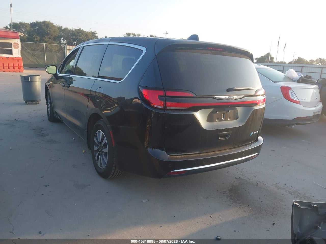 2023 CHRYSLER PACIFICA HYBRID TOURING L · 3/11