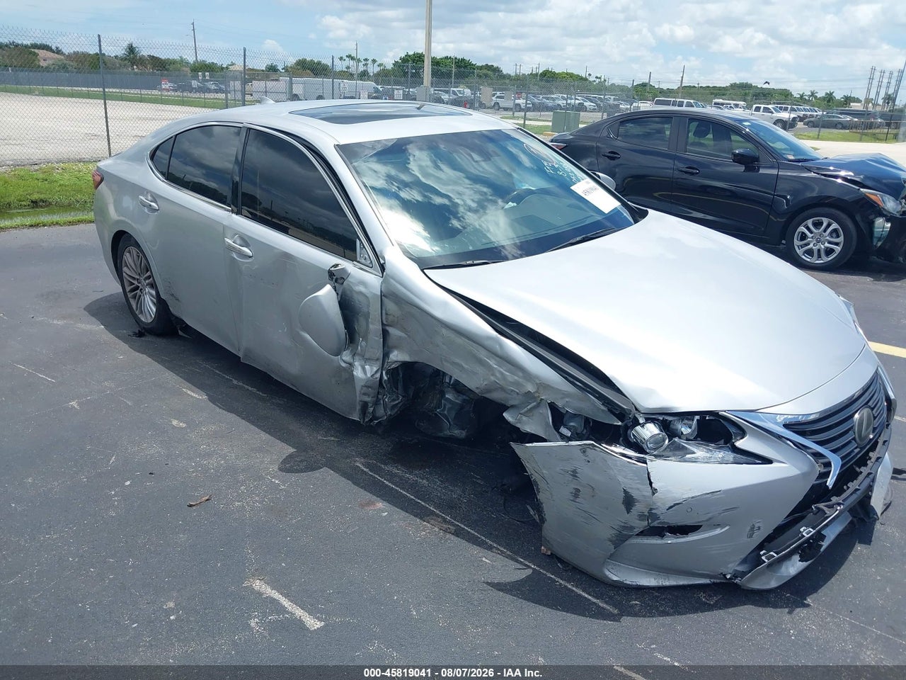 2017 LEXUS ES 350 · 6/10