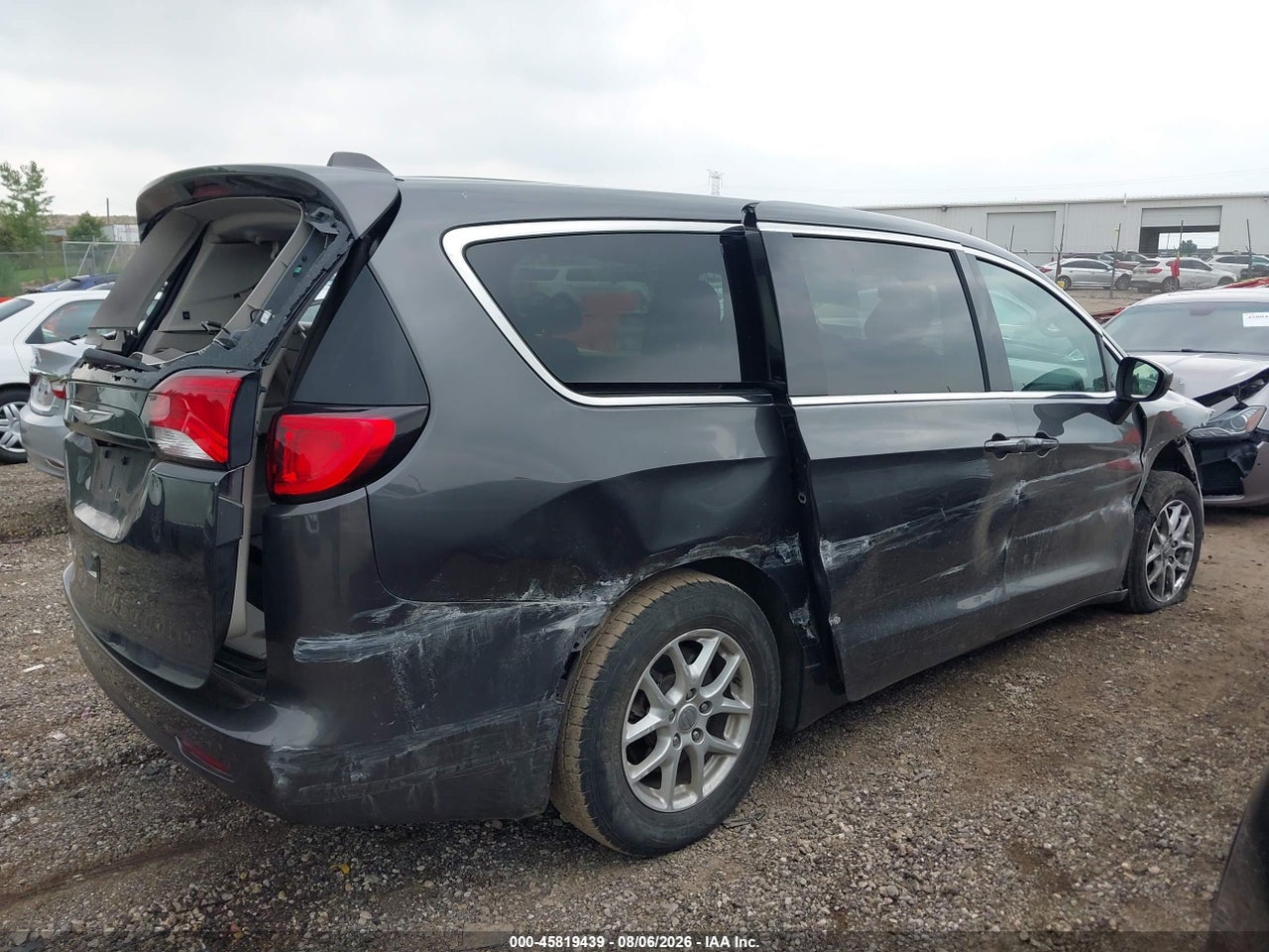 2017 CHRYSLER PACIFICA TOURING · 6/11