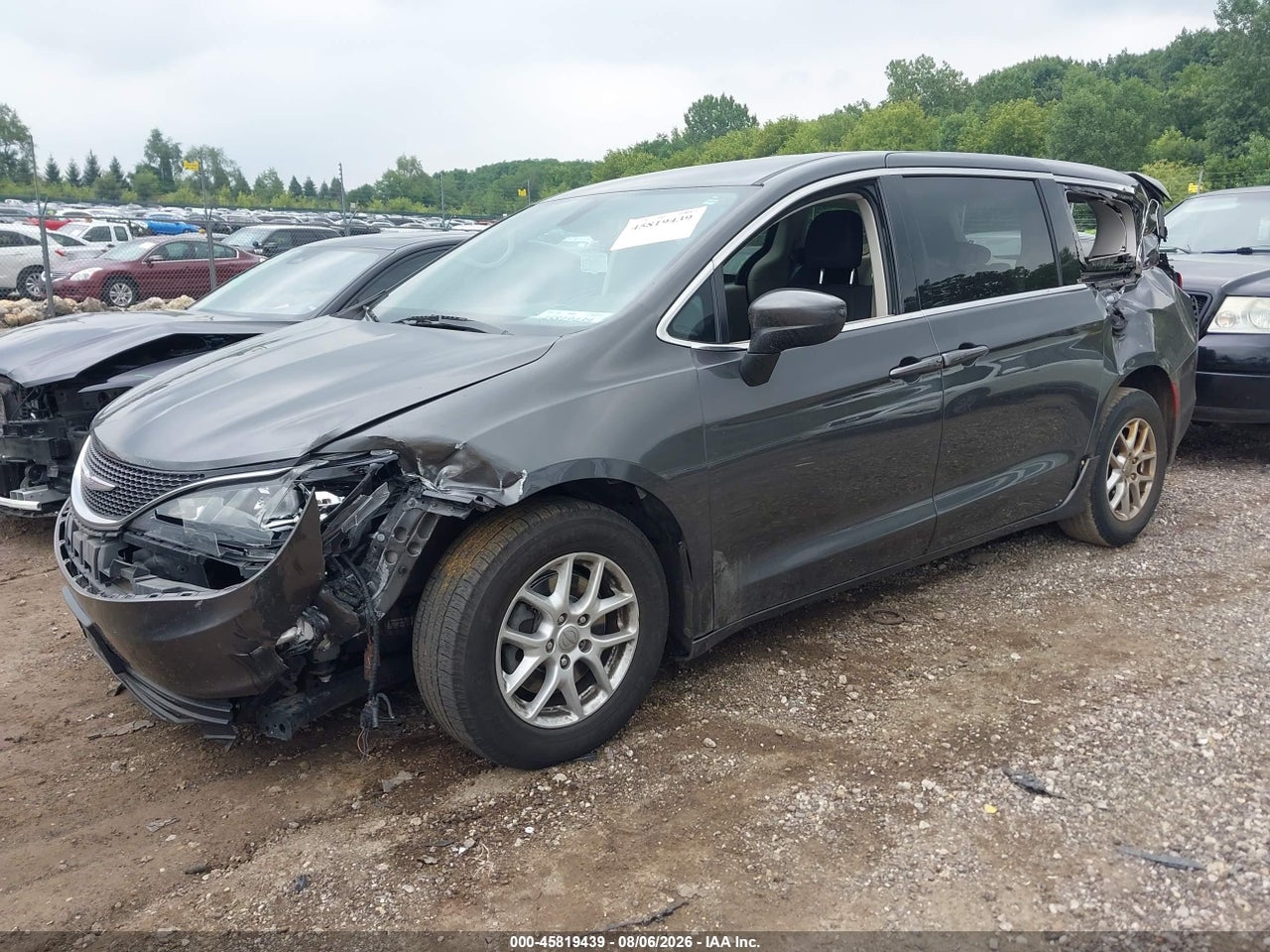 2017 CHRYSLER PACIFICA TOURING · 2/11