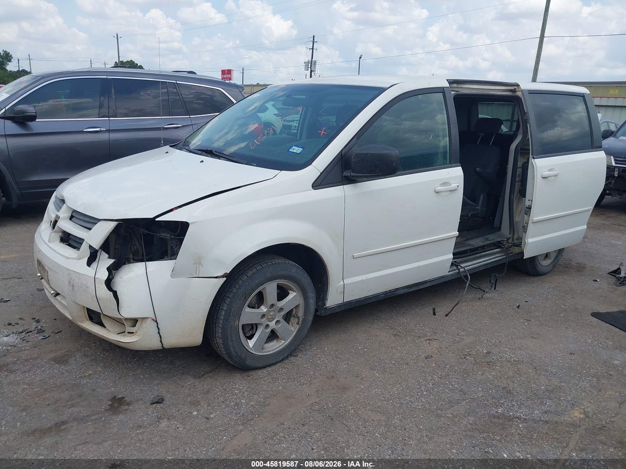 2010 DODGE GRAND CARAVAN SE · 2/11