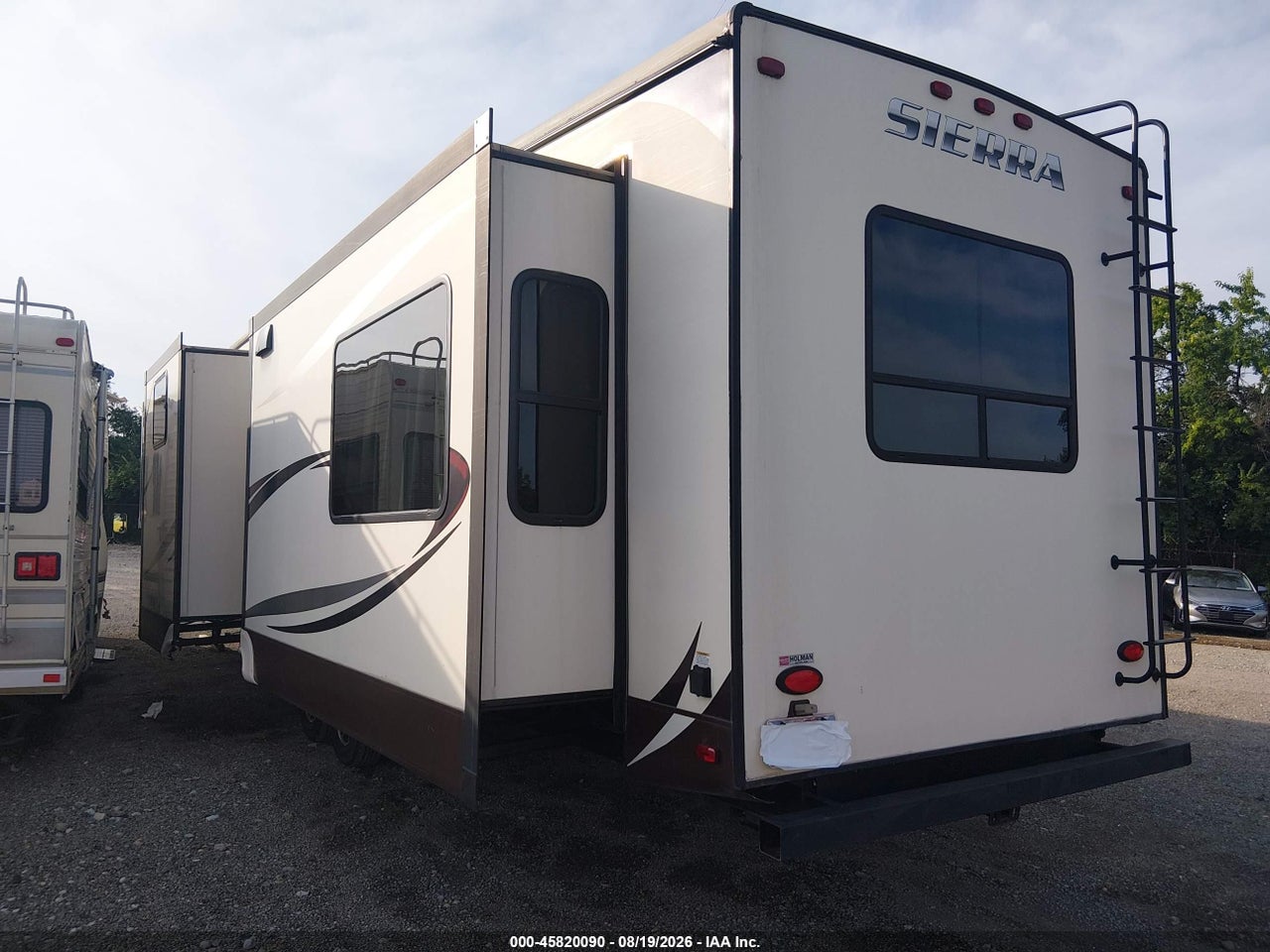 4X4FSEN2XGJ****** · 2016 FOREST RIVER SIERRA 371 REBH · 3/10