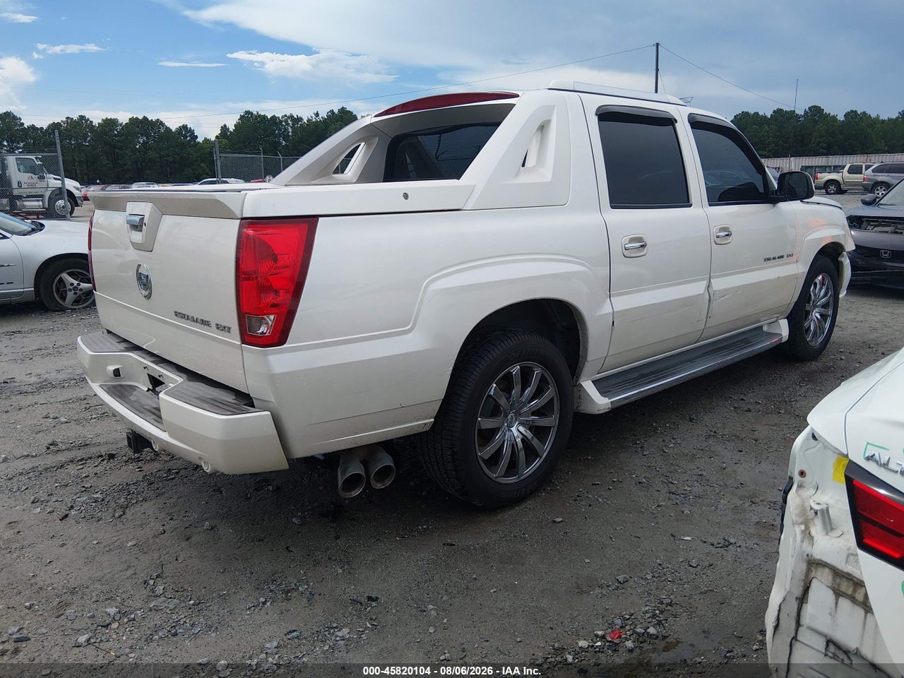 2004 CADILLAC ESCALADE EXT STANDARD · 4/11
