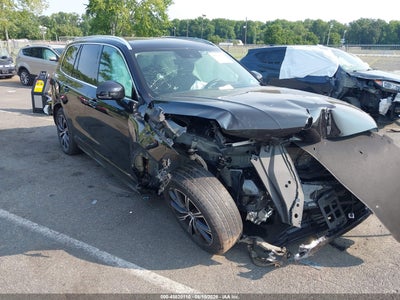 YV4A22PK1L1****** · 2020 VOLVO XC90 T6 MOMENTUM 7 PASSENGER