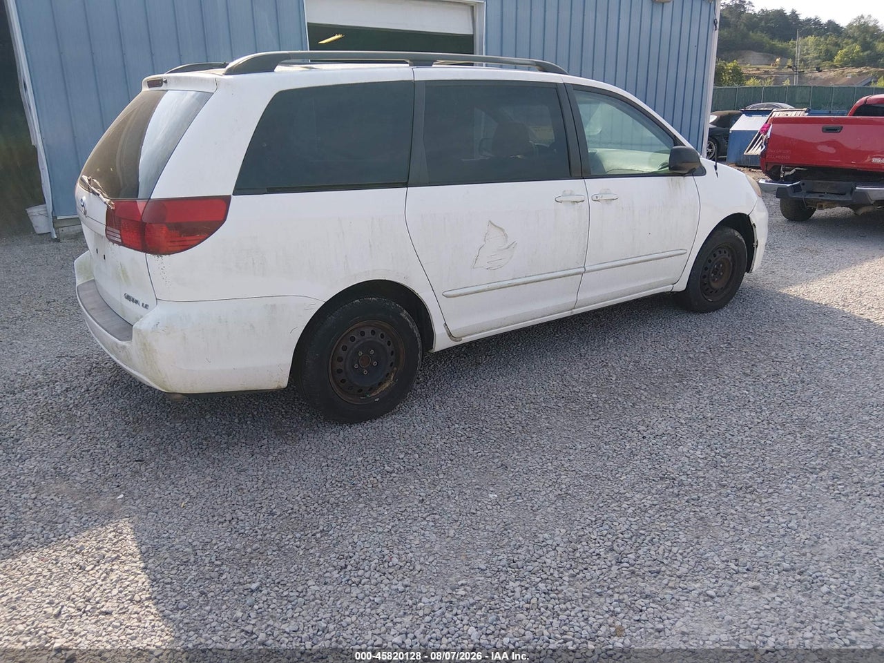 2005 TOYOTA SIENNA LE · 4/11