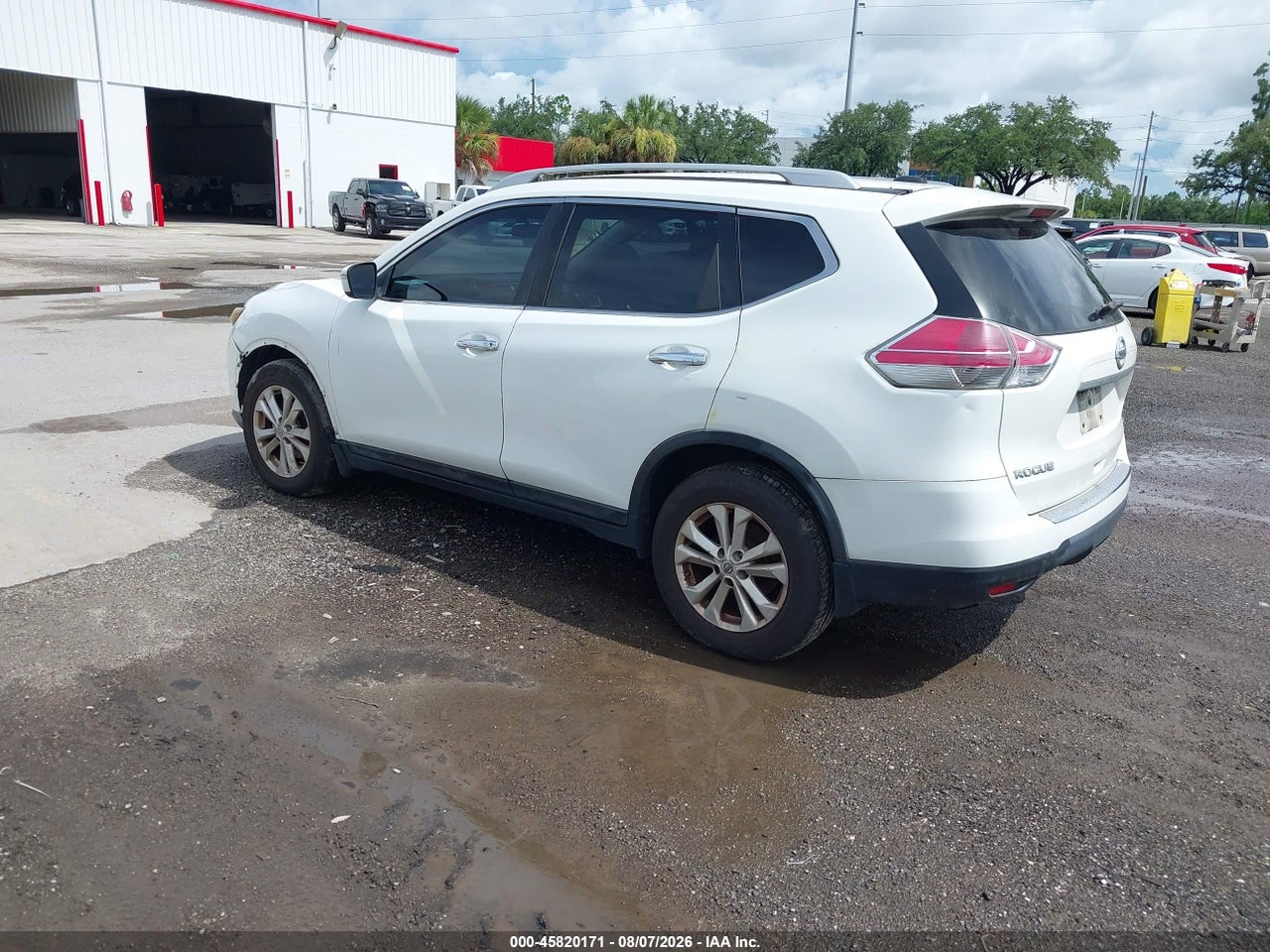 2015 NISSAN ROGUE SV · 3/11
