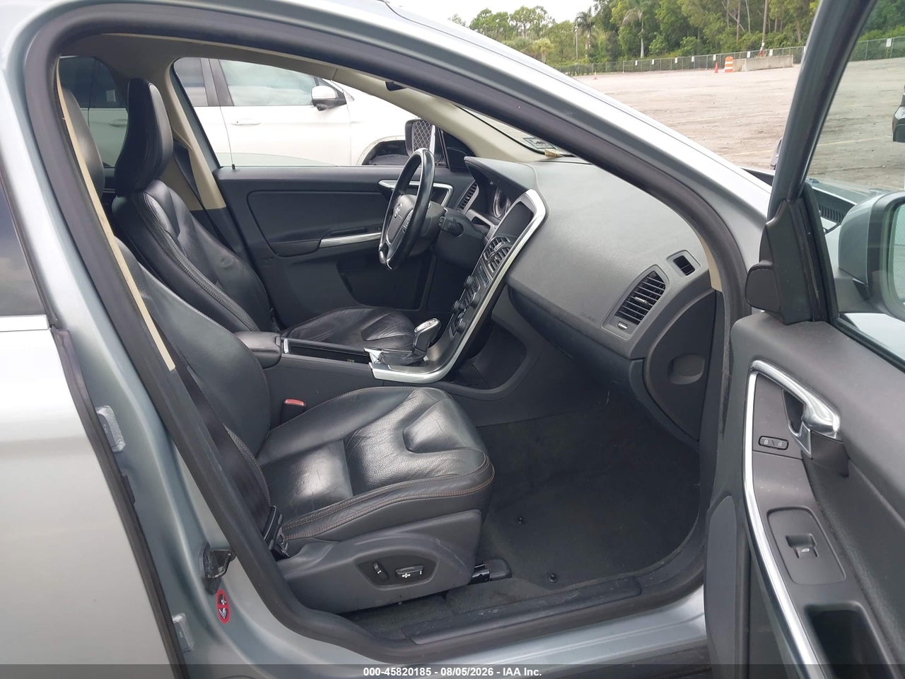 2013 VOLVO XC60 T6 · 5/11