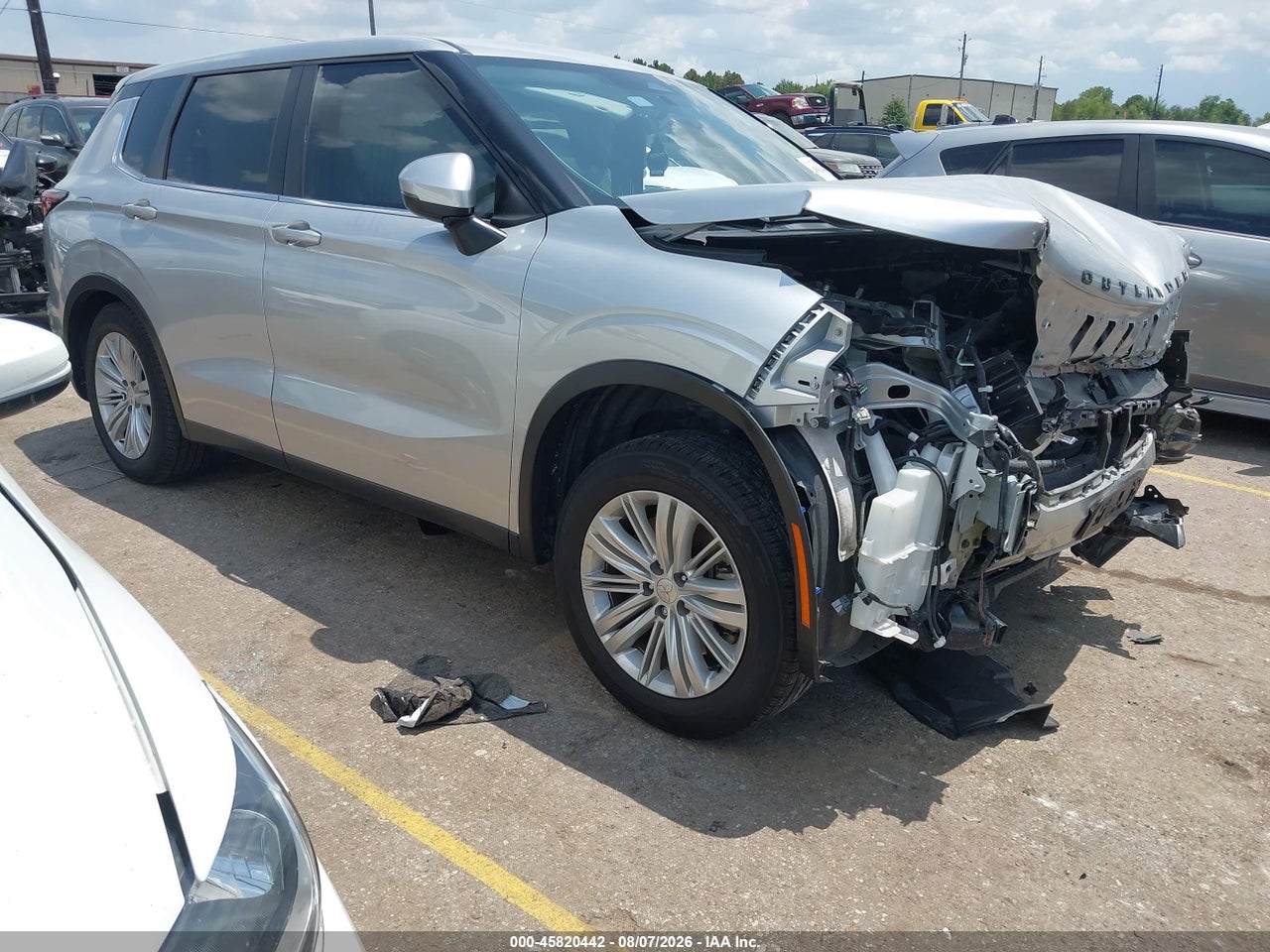 JA4J3TA89PZ****** · 2023 MITSUBISHI OUTLANDER ES 2.5 2WD