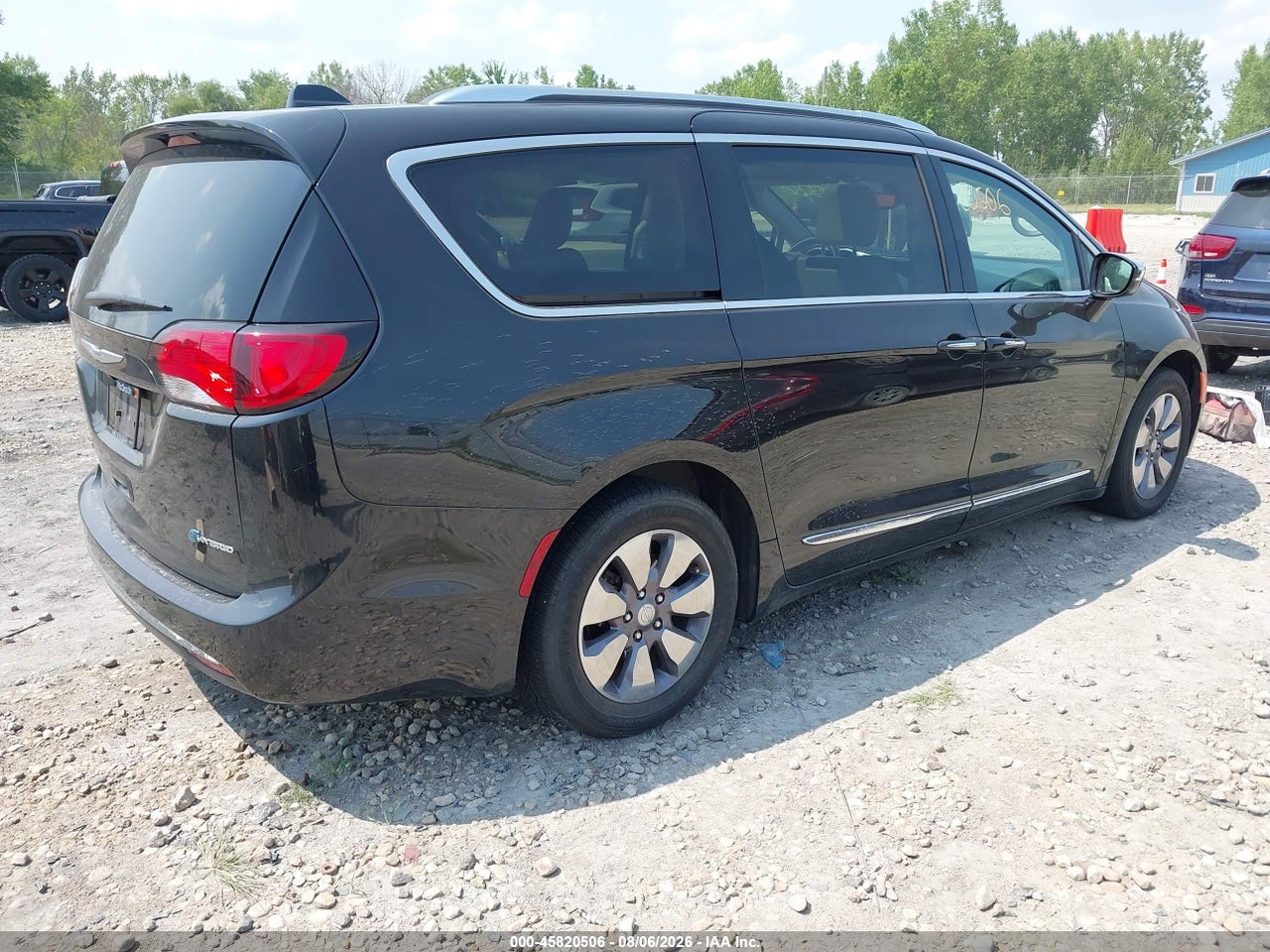 2020 CHRYSLER PACIFICA HYBRID LIMITED · 4/11