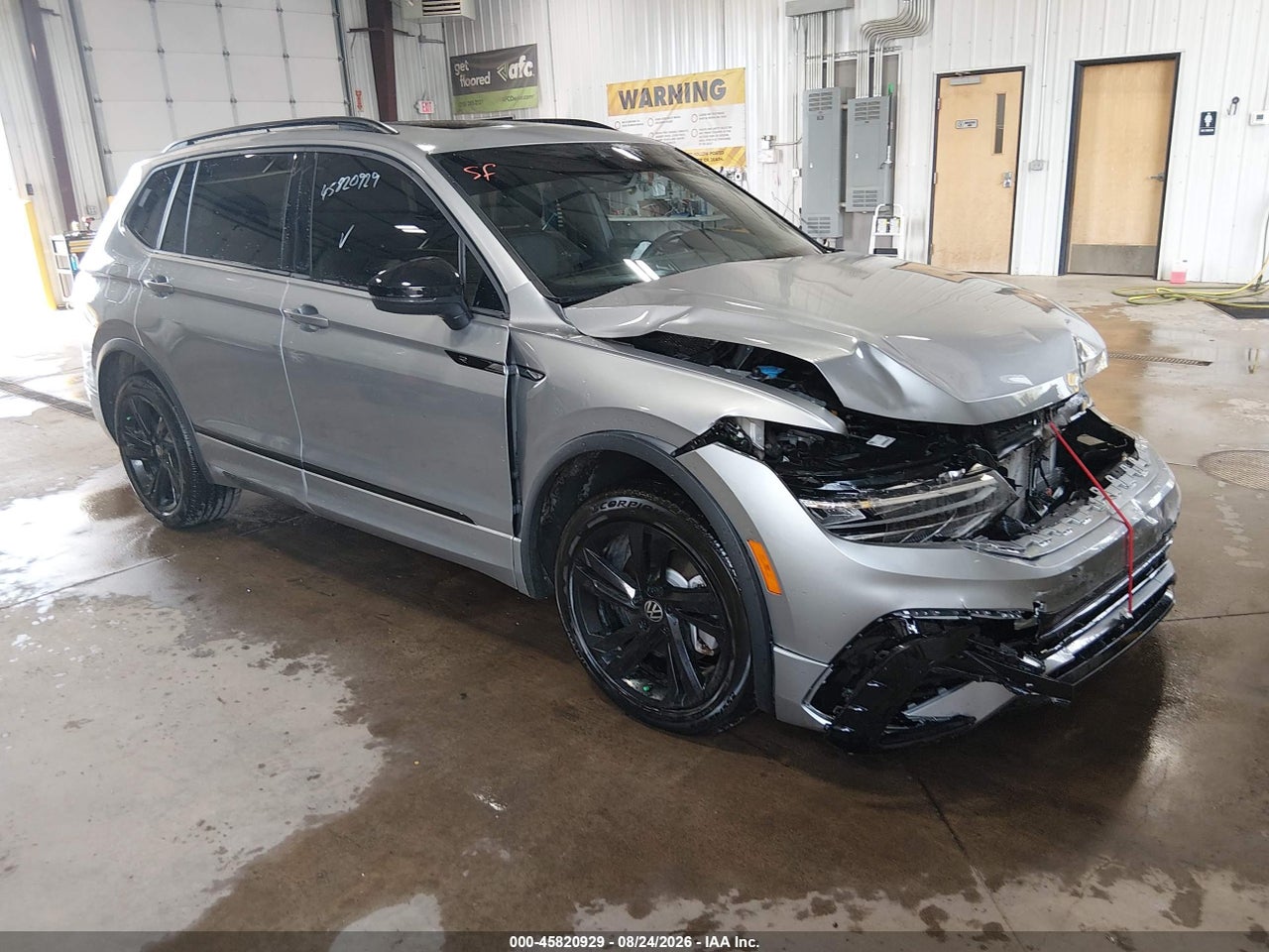 3VV8B7AXXRM****** · 2024 VOLKSWAGEN TIGUAN 2.0T SE R-LINE BLACK