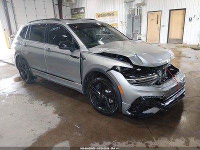 3VV8B7AXXRM****** · 2024 VOLKSWAGEN TIGUAN 2.0T SE R-LINE BLACK
