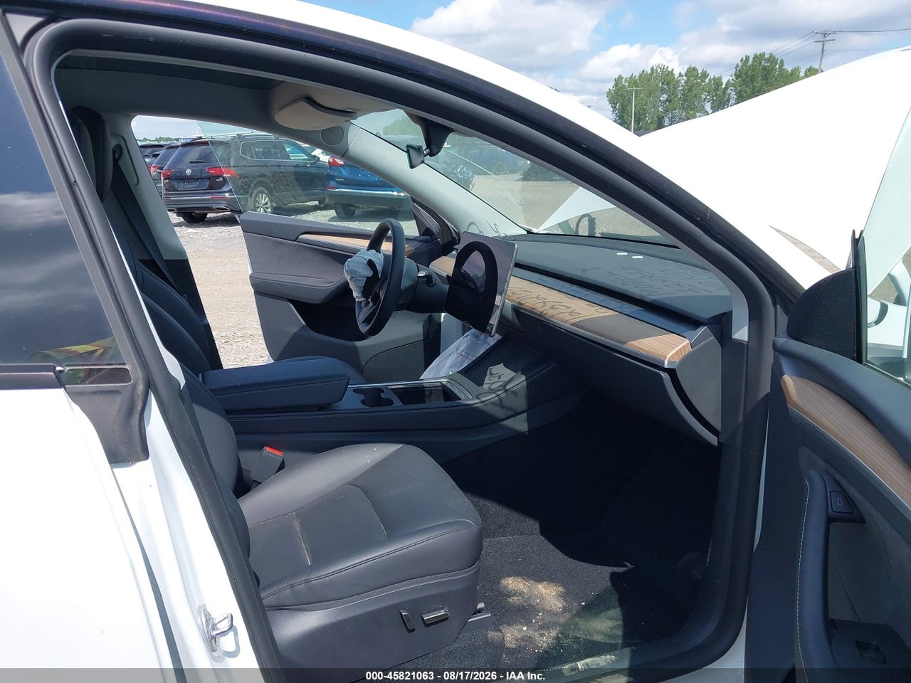 2025 TESLA MODEL Y LONG RANGE · 5/10