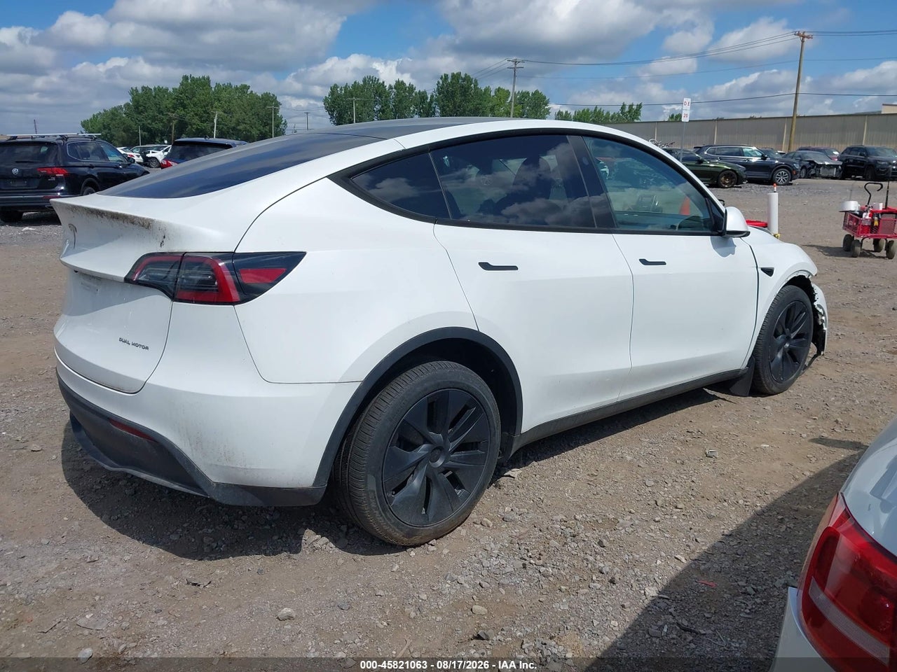 2025 TESLA MODEL Y LONG RANGE · 4/10