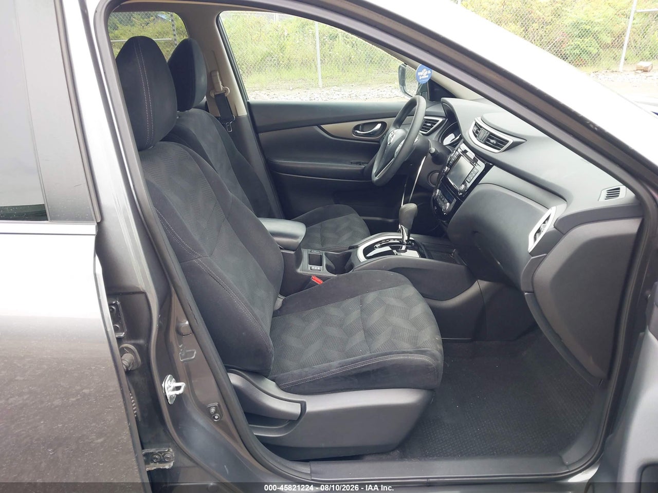 2016 NISSAN ROGUE SV · 5/11