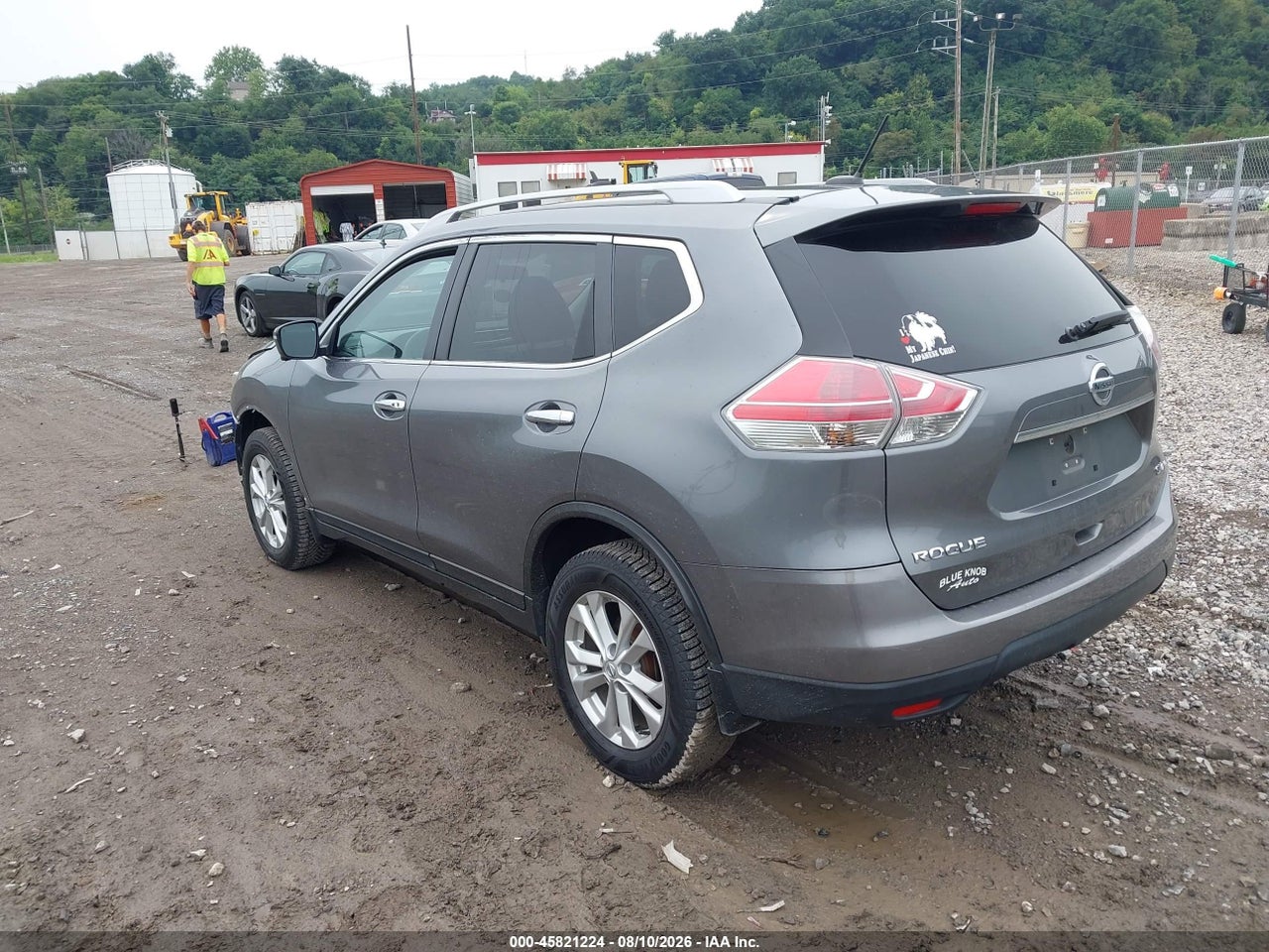 2016 NISSAN ROGUE SV · 3/11