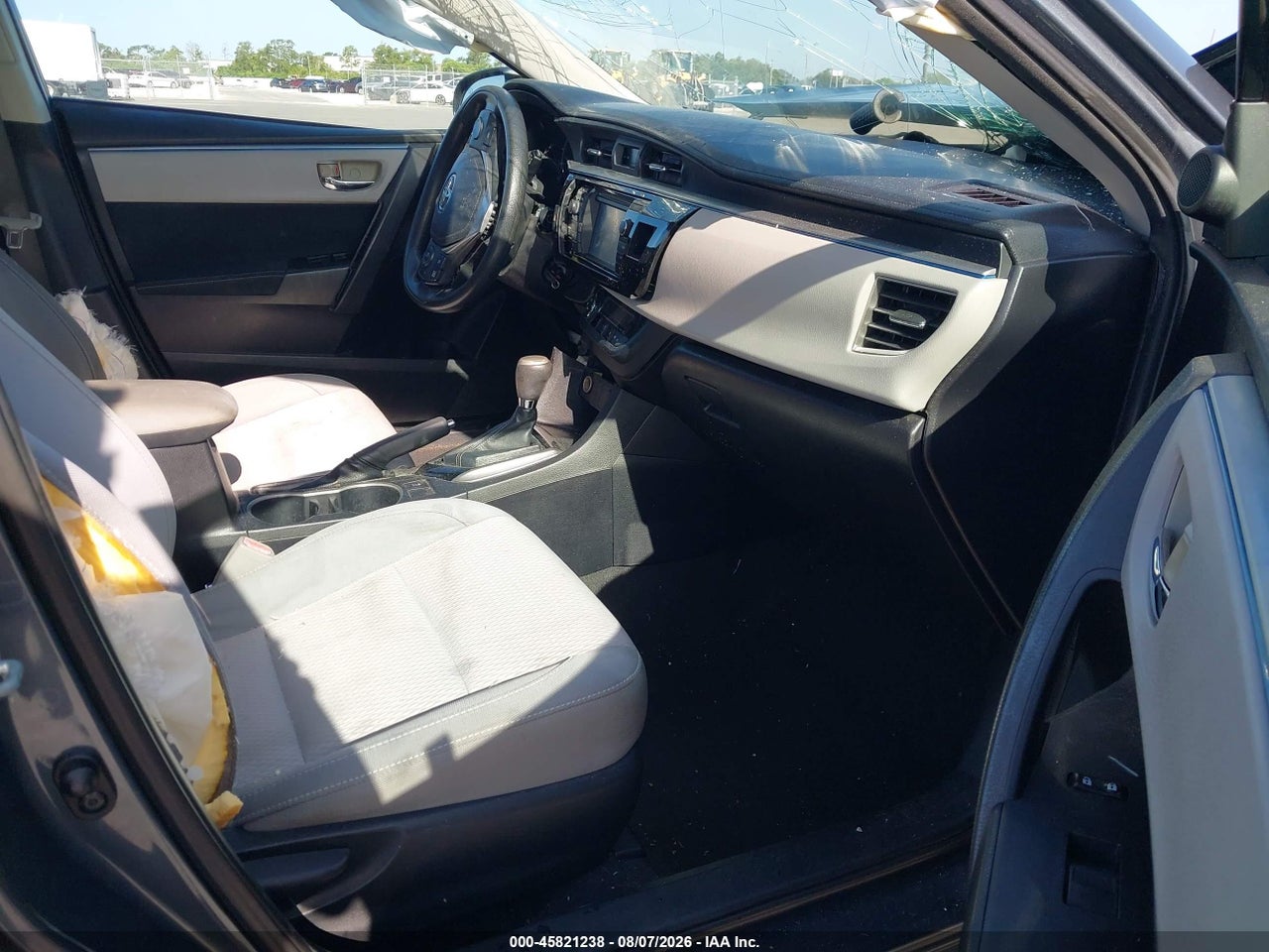 2015 TOYOTA COROLLA LE · 5/11