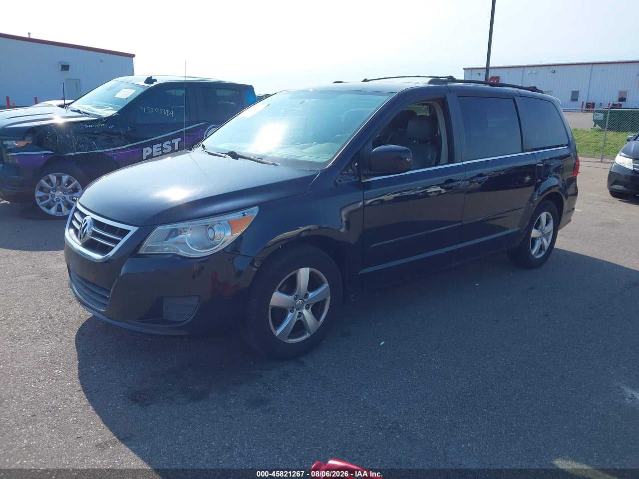 2010 VOLKSWAGEN ROUTAN SE · 2/11