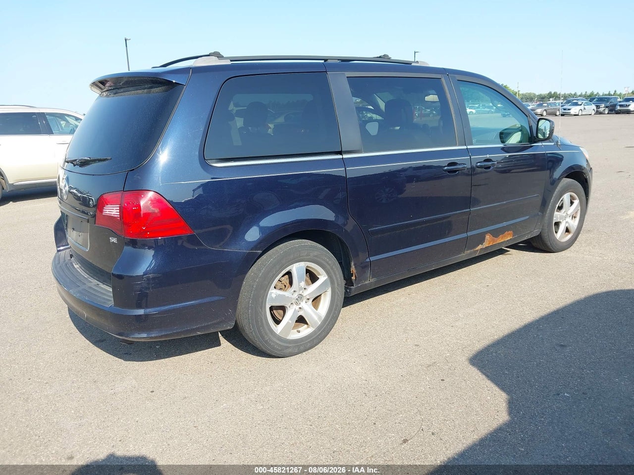 2010 VOLKSWAGEN ROUTAN SE · 4/11
