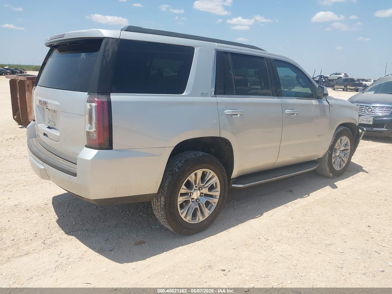 2017 GMC YUKON SLT · 4/11