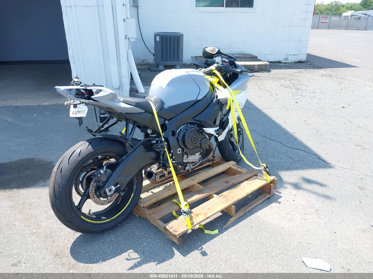 2022 SUZUKI GSX-R750 · 4/10