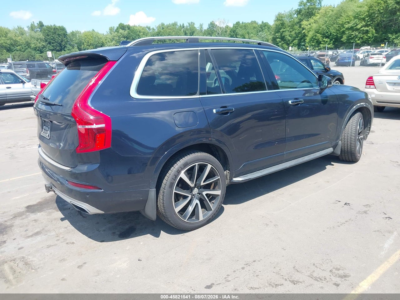 2017 VOLVO XC90 T6 MOMENTUM · 4/11