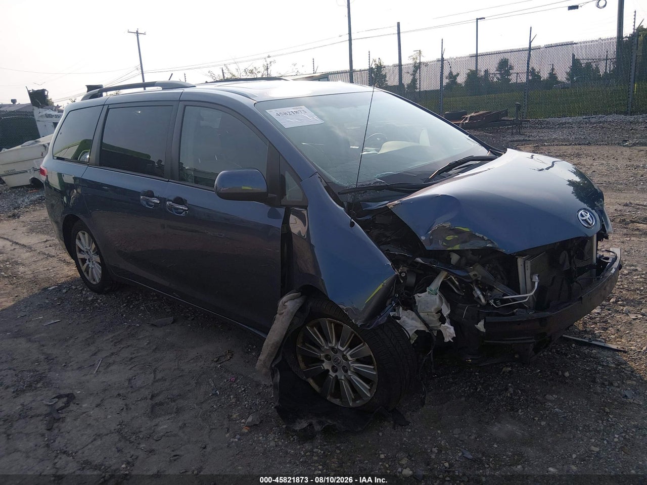 5TDDK3DC1DS****** · 2013 TOYOTA SIENNA XLE 7 PASSENGER