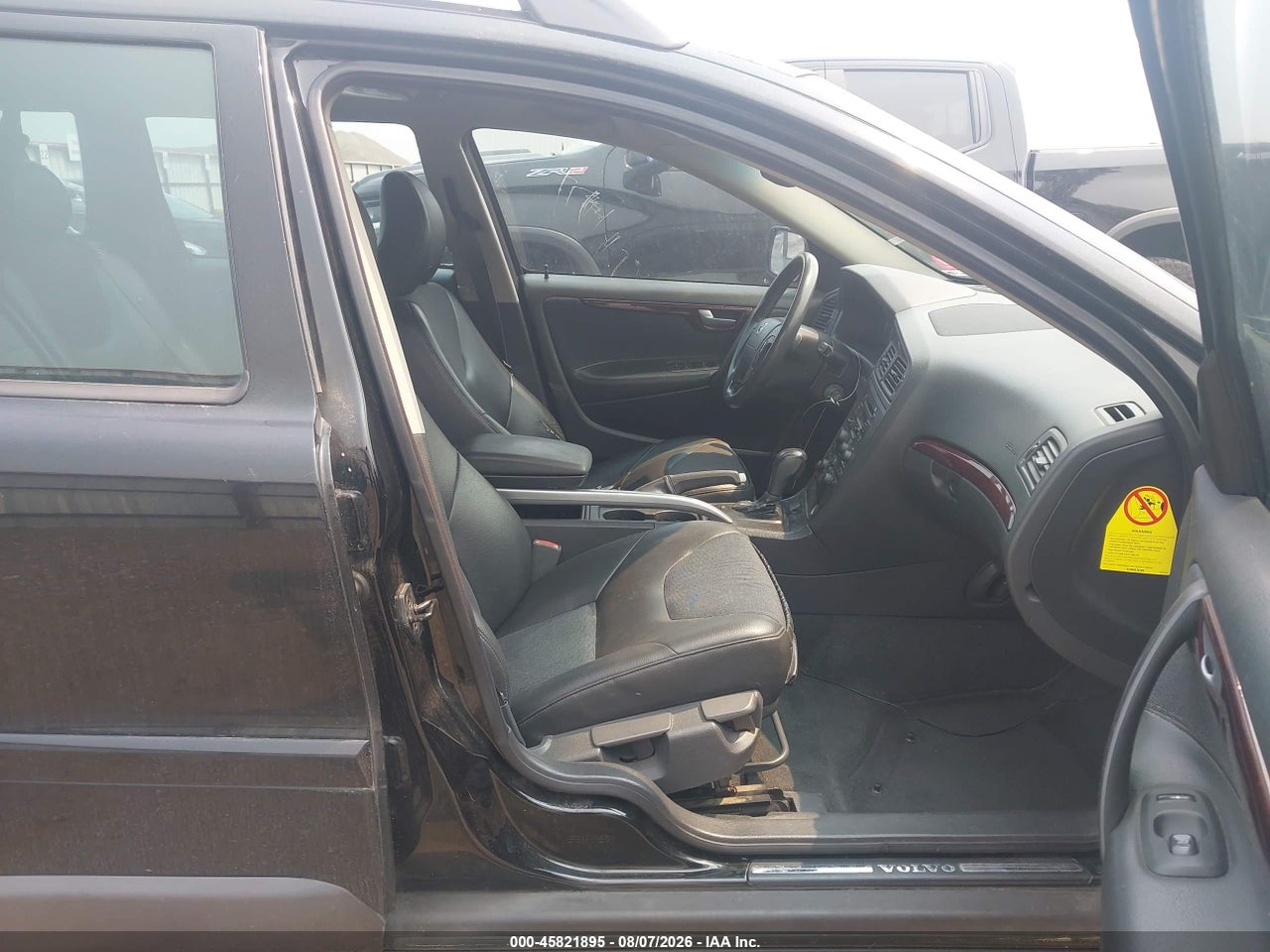 2004 VOLVO XC70 2.5T · 5/10