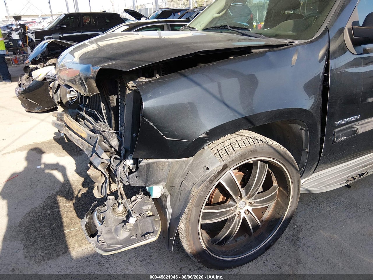 2011 GMC YUKON SLE · 6/11