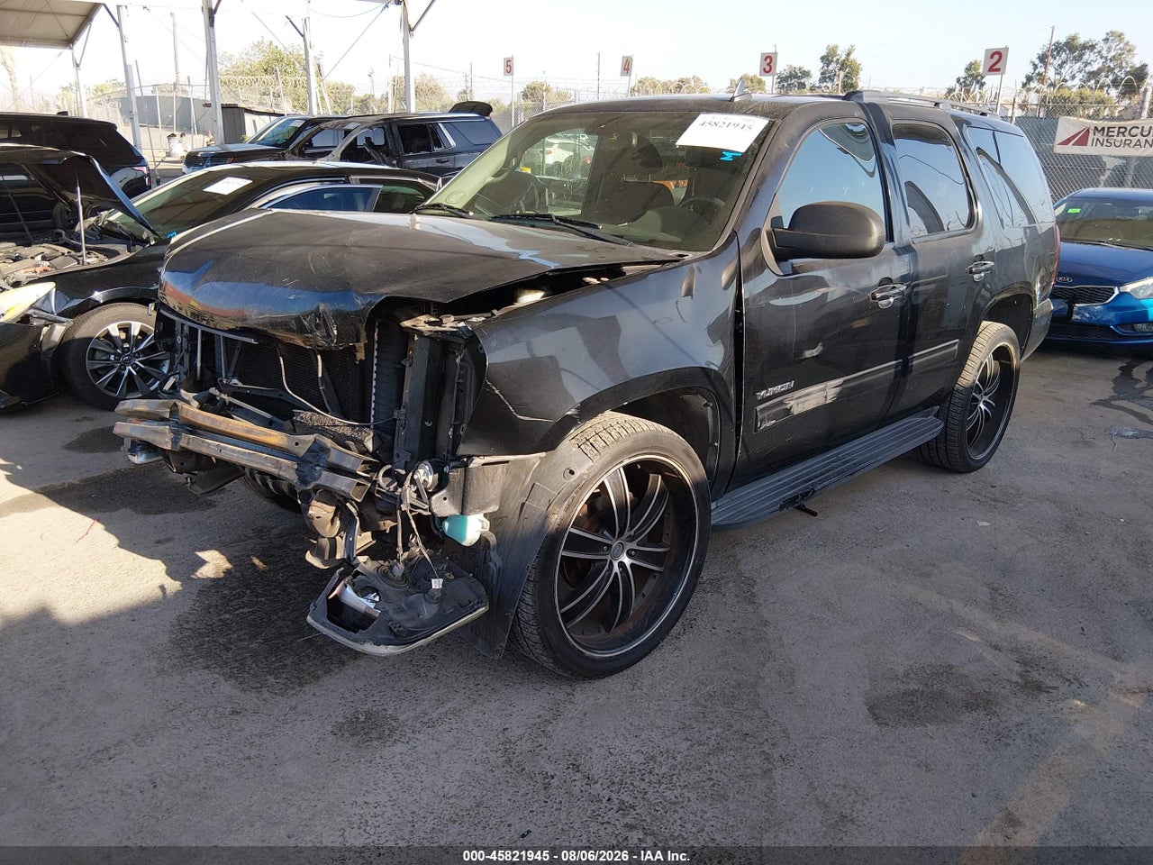 2011 GMC YUKON SLE · 2/11
