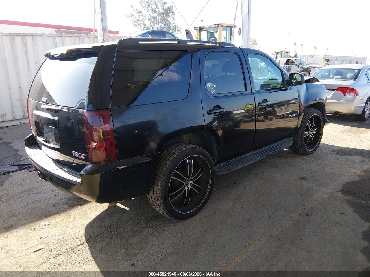 2011 GMC YUKON SLE · 4/11