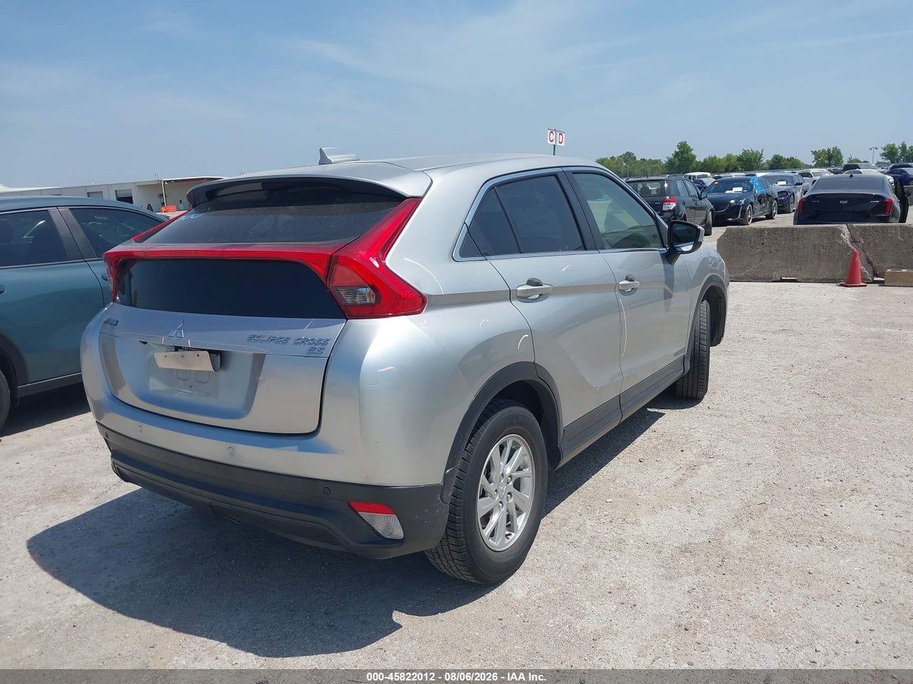 2018 MITSUBISHI ECLIPSE CROSS ES · 4/10