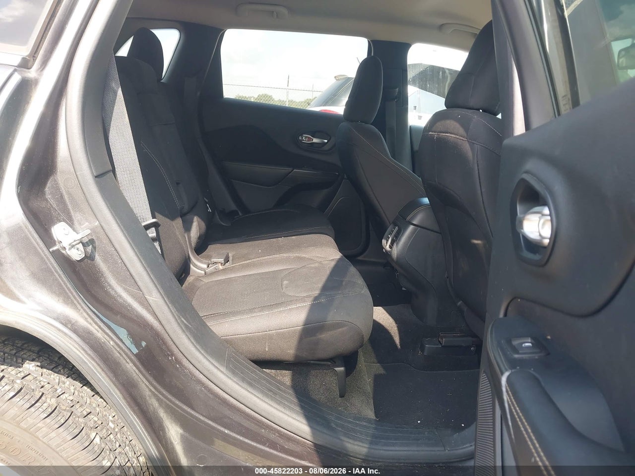 1C4PJLCB6FW****** · 2015 JEEP CHEROKEE LATITUDE · 8/11