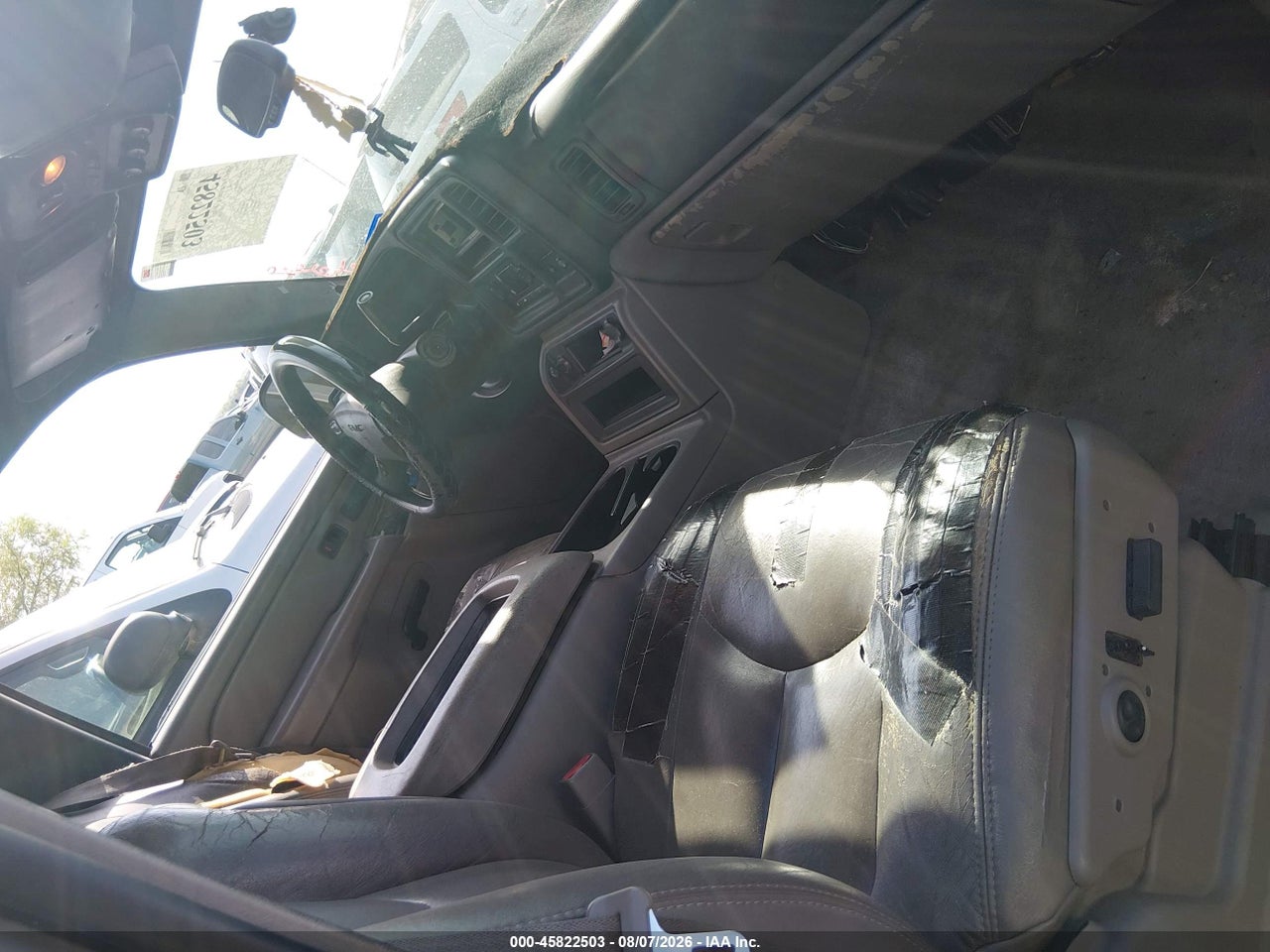 2004 GMC YUKON SLT · 5/11