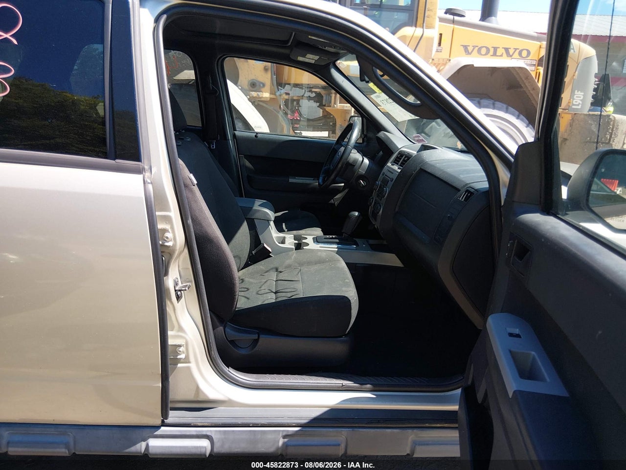 1FMCU0DG3AK****** · 2010 FORD ESCAPE XLT · 5/11