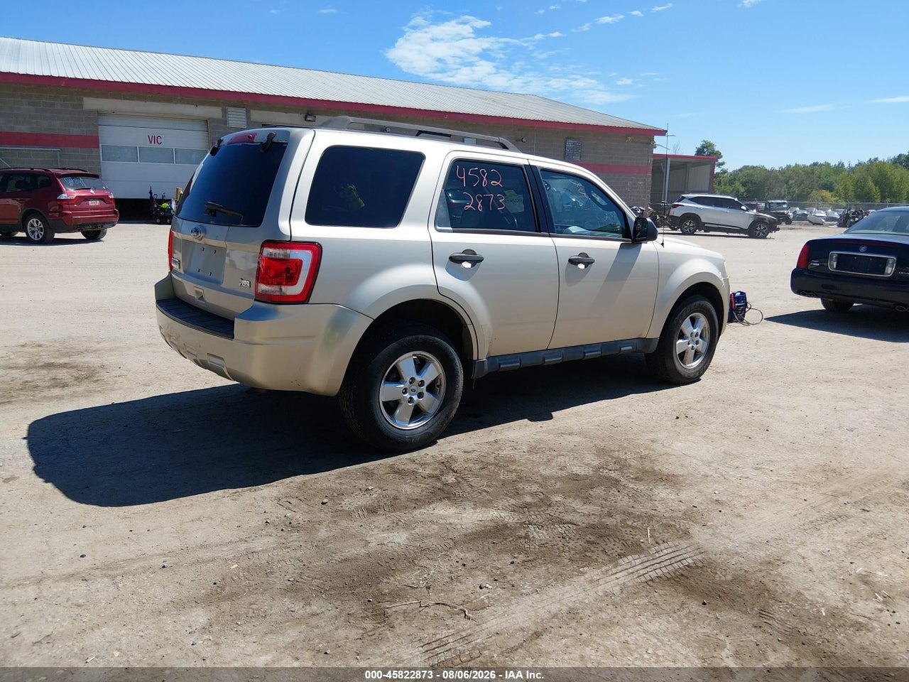 1FMCU0DG3AK****** · 2010 FORD ESCAPE XLT · 4/11