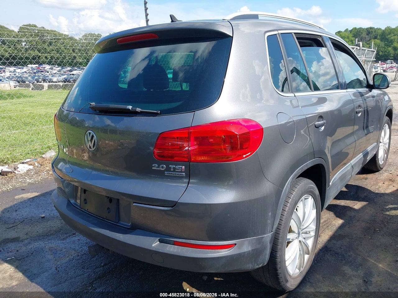 2012 VOLKSWAGEN TIGUAN SE · 4/11