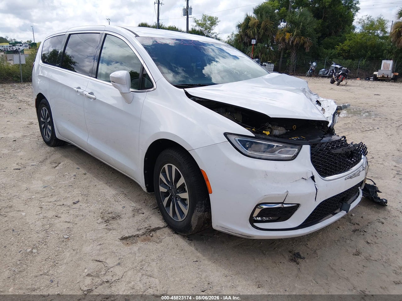 2C4RC1L79NR****** · 2022 CHRYSLER PACIFICA HYBRID TOURING L