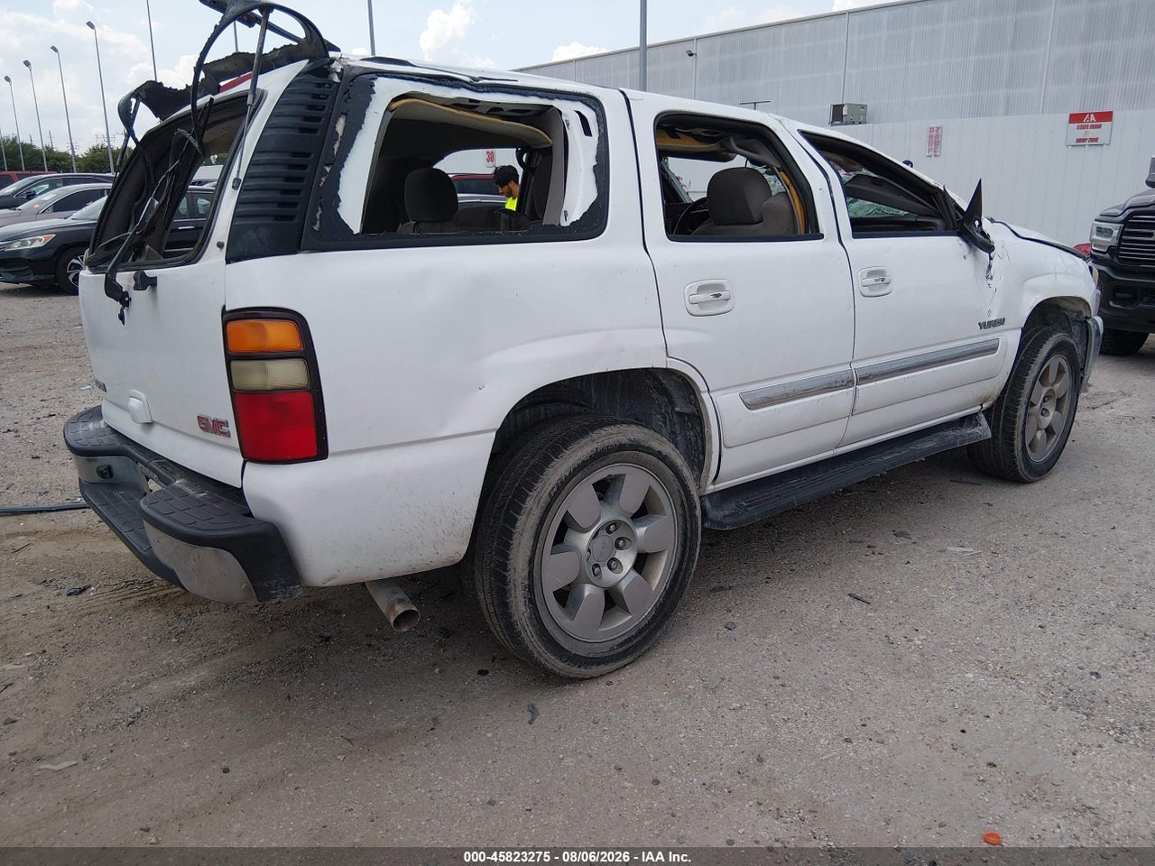 2004 GMC YUKON SLE · 4/10