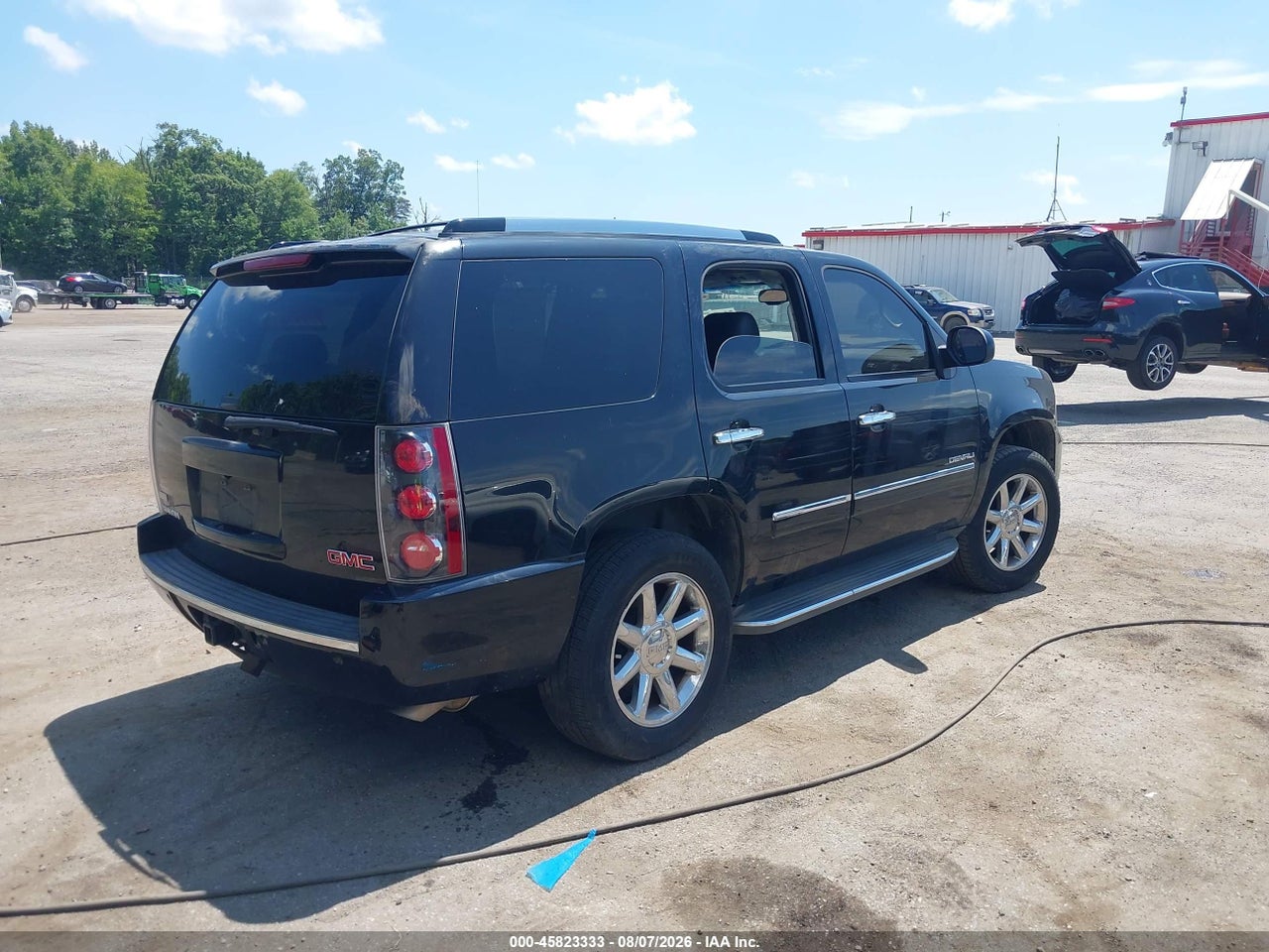 1GKS1EEF2BR****** · 2011 GMC YUKON DENALI · 4/11