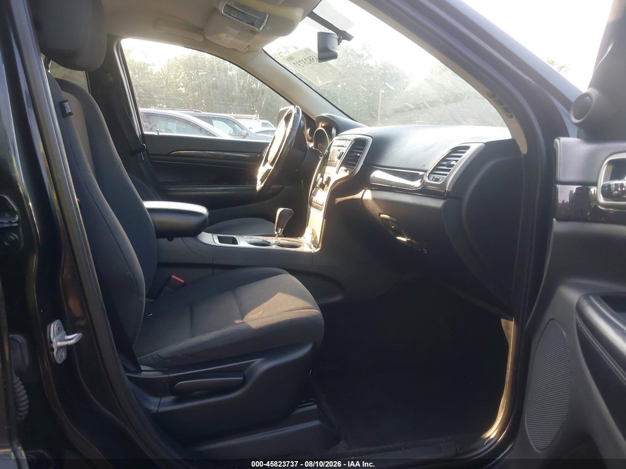 2011 JEEP GRAND CHEROKEE LAREDO · 5/11