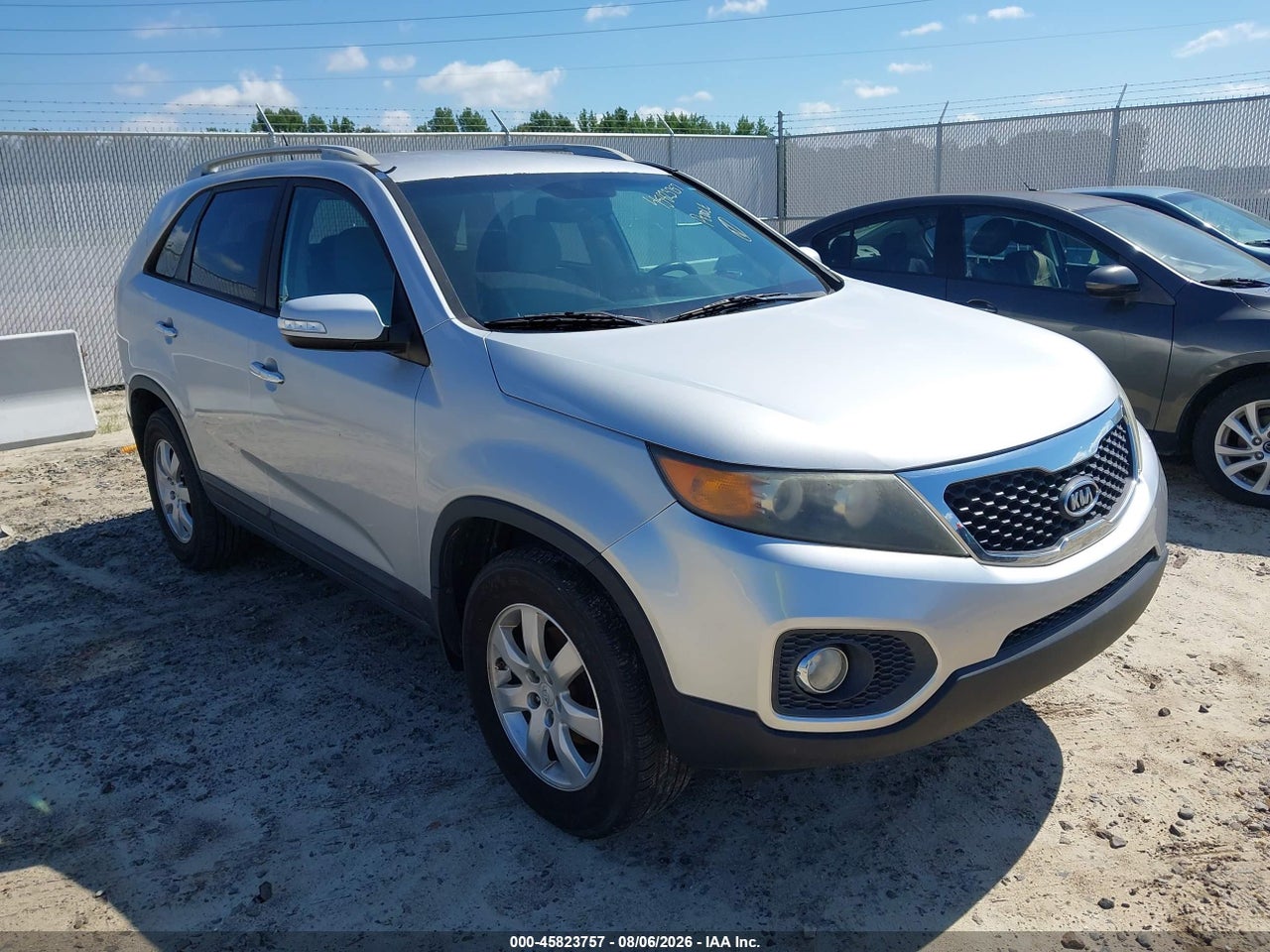 5XYKT4A10BG****** · 2011 KIA SORENTO LX