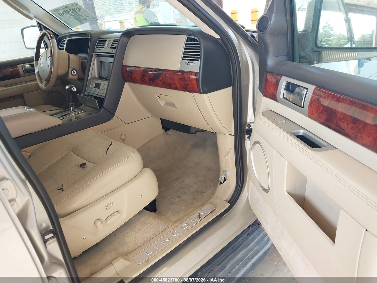 2005 LINCOLN NAVIGATOR · 5/11