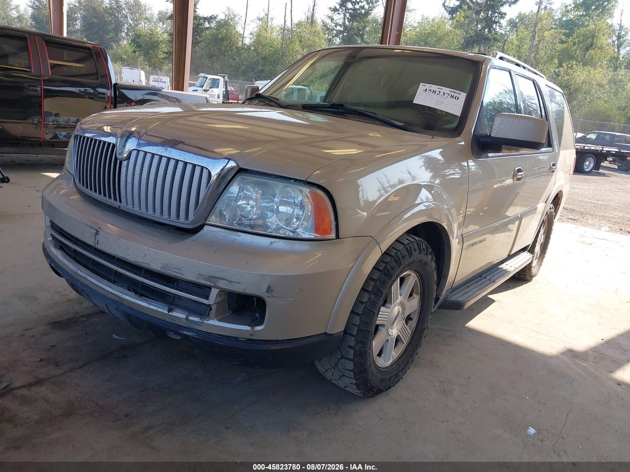 2005 LINCOLN NAVIGATOR · 2/11
