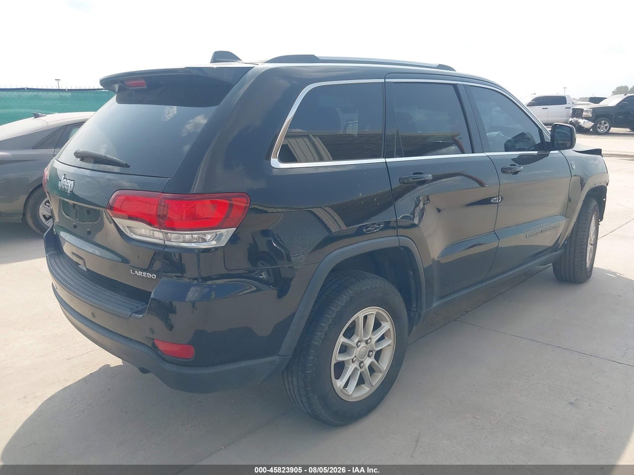2020 JEEP GRAND CHEROKEE LAREDO E 4X4 · 4/11