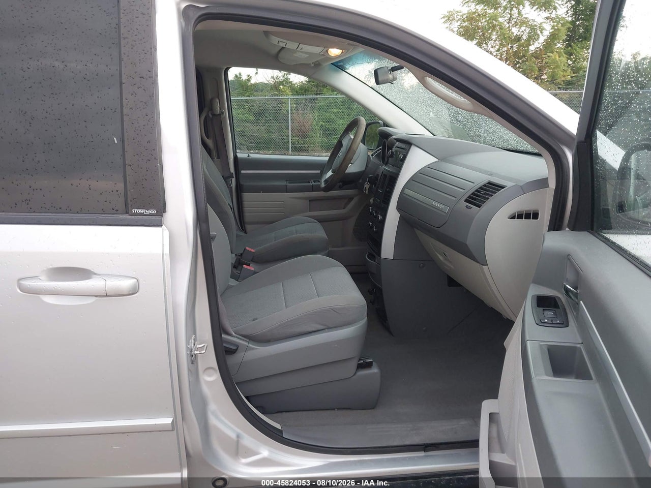 2010 DODGE GRAND CARAVAN SE · 5/11