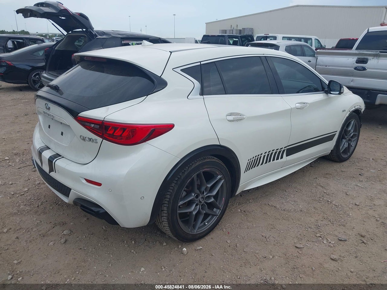 2017 INFINITI QX30 SPORT · 4/11