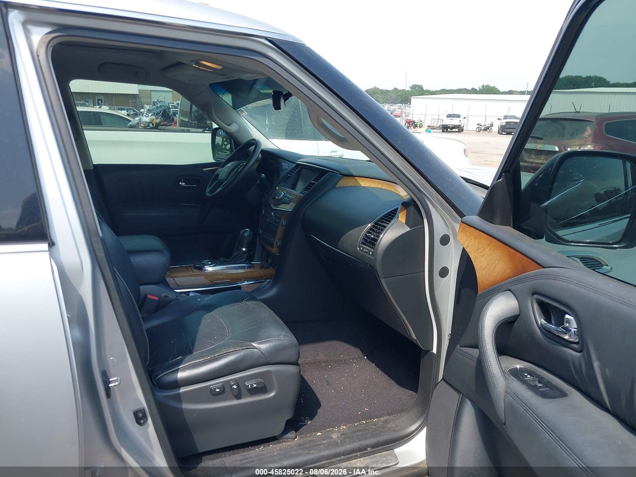 2012 INFINITI QX56 · 5/11