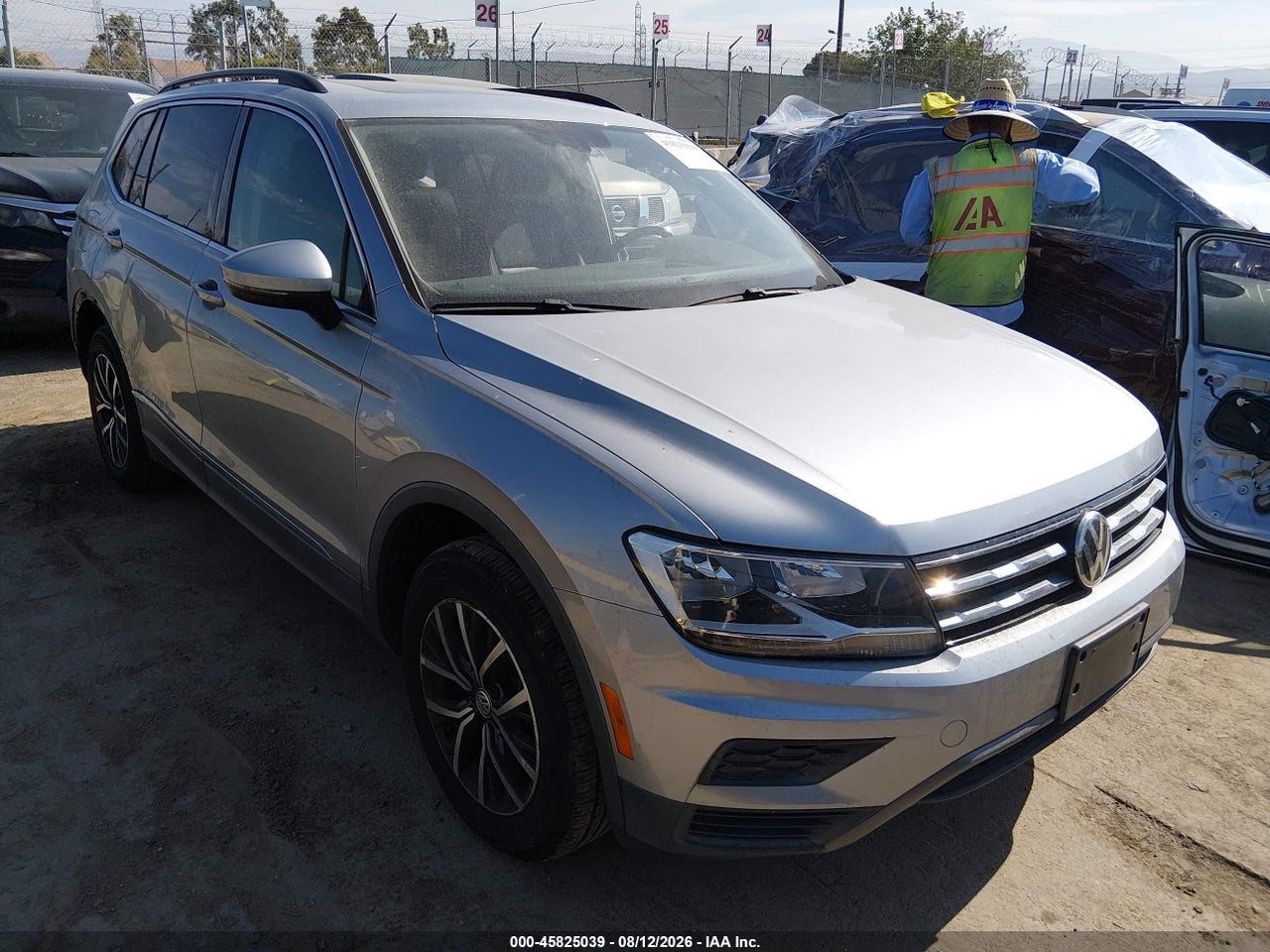 3VV3B7AX3LM****** · 2020 VOLKSWAGEN TIGUAN 2.0T SE/2.0T SE R-LINE BLACK/2.0T SEL