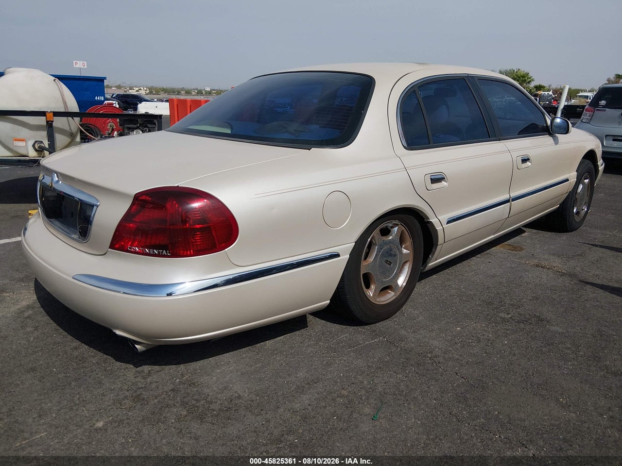 2001 LINCOLN CONTINENTAL · 4/11