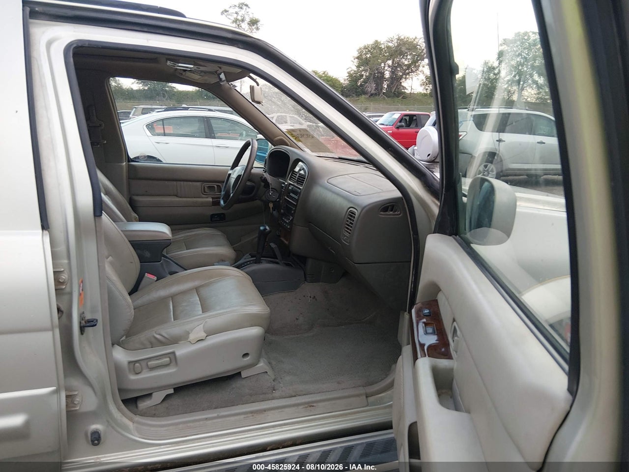 2000 INFINITI QX4 · 5/11